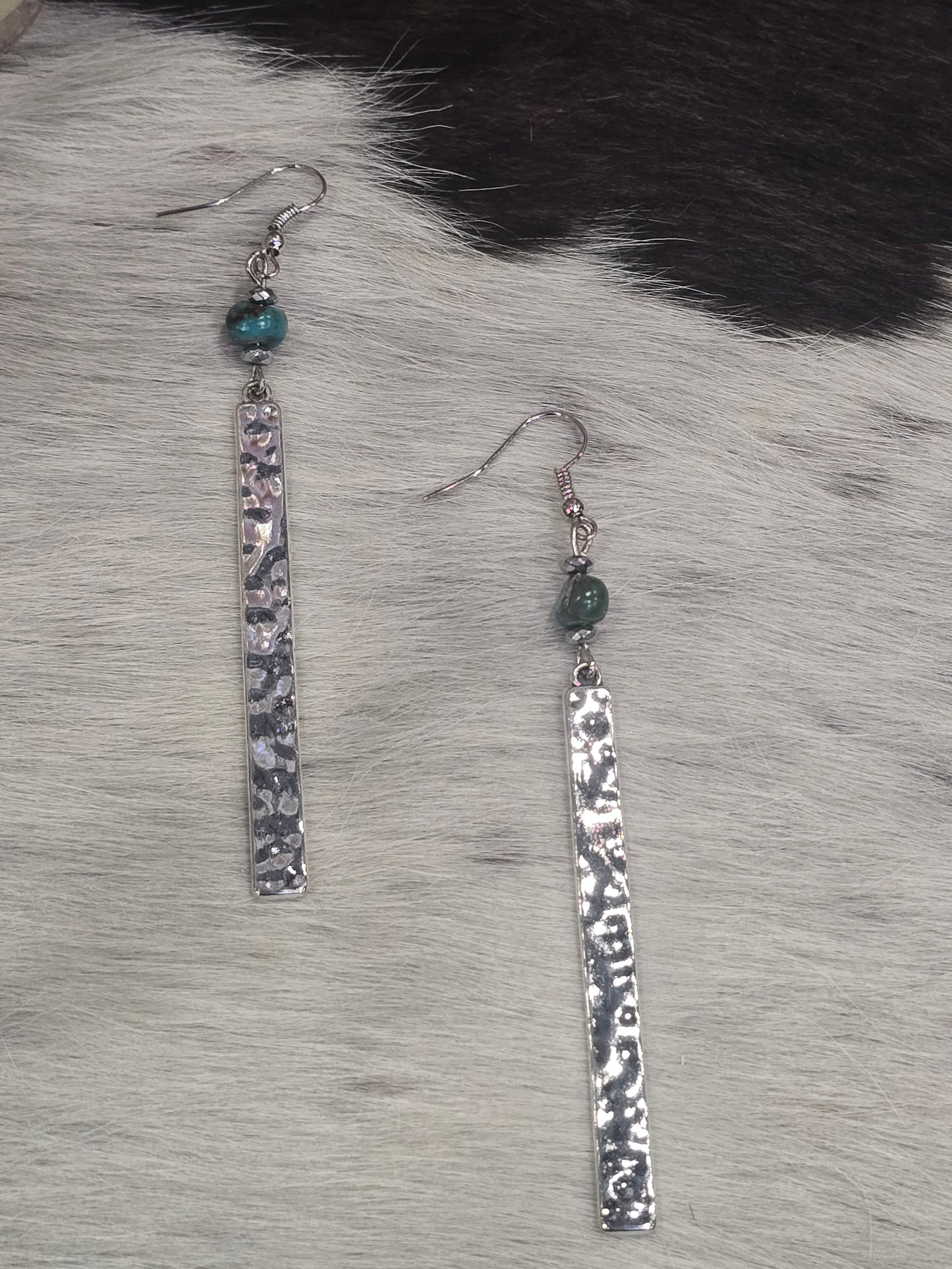 Hammered turquoise dangle earings